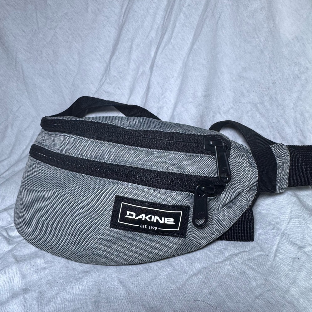 Dakine Gray and Black Belt Bag Functional Design